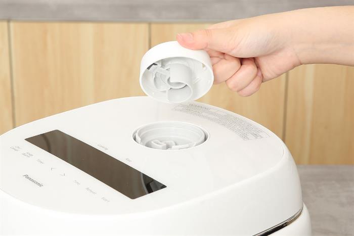 Nồi cơm điện tử 1.0L Panasonic SR-DK104WRA